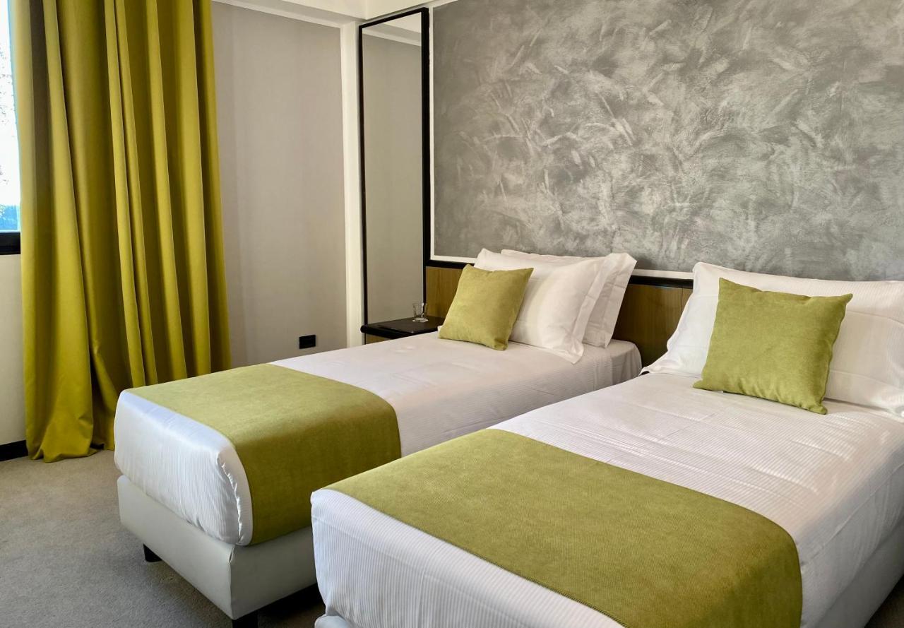 Hotel Gardenia Fiera Cermenate Luaran gambar