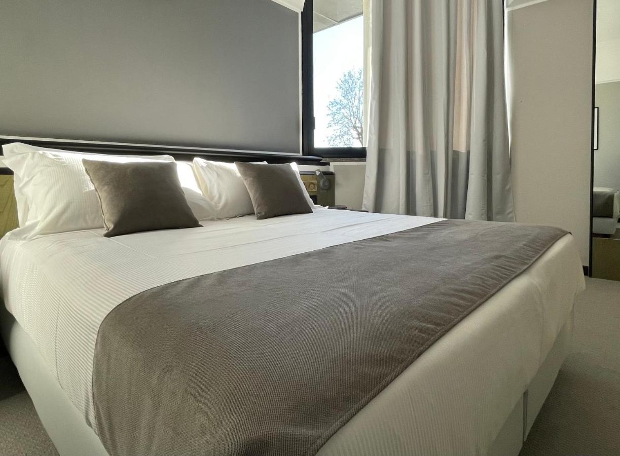 Hotel Gardenia Fiera Cermenate Luaran gambar