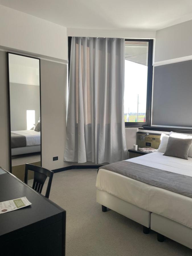 Hotel Gardenia Fiera Cermenate Luaran gambar
