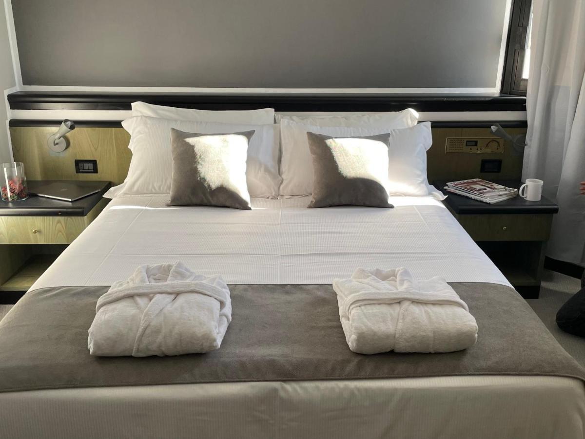 Hotel Gardenia Fiera Cermenate Luaran gambar